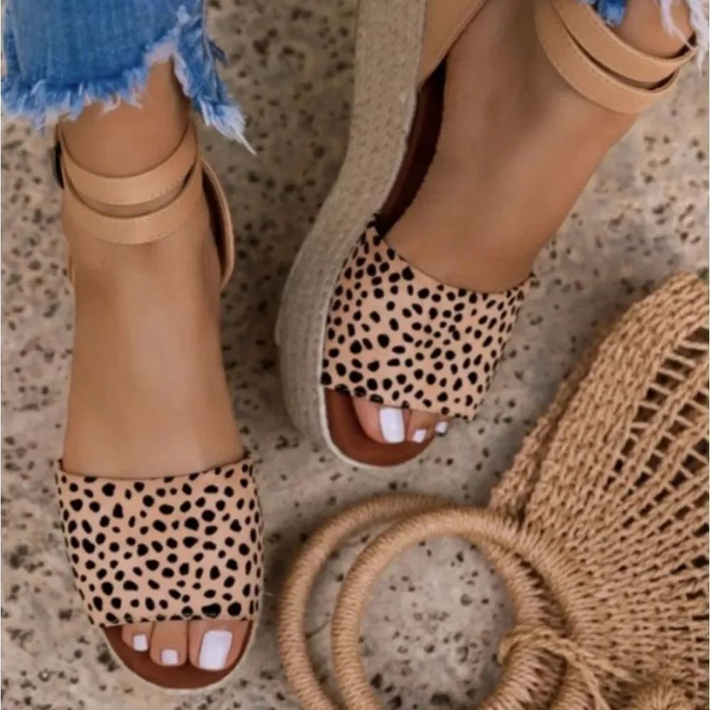 QUPID ANIMAL PRINT DESIGN PLASFORM WEDGE OPEN TOE SANDAL